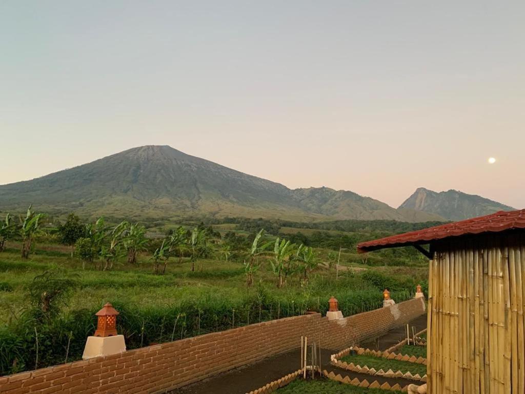 The Gate Rinjani Hotel Sajang Bagian luar foto